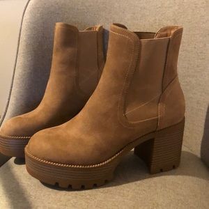 bp jillyan platform chelsea bootie